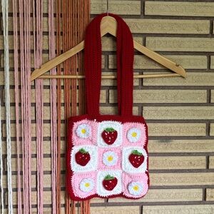 Handmade Strawberry and Daisy Tote Purse - Needlework Bag - NEW - Shoulder Bag